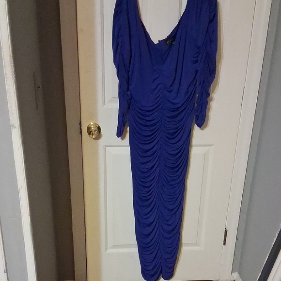 Eloquii Dresses & Skirts - Eloquii Royal Blue Ruched Long Sleeve Dress